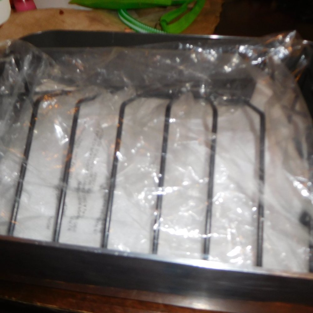 Roasting Pan with Rack* - Picture 2 of 4
